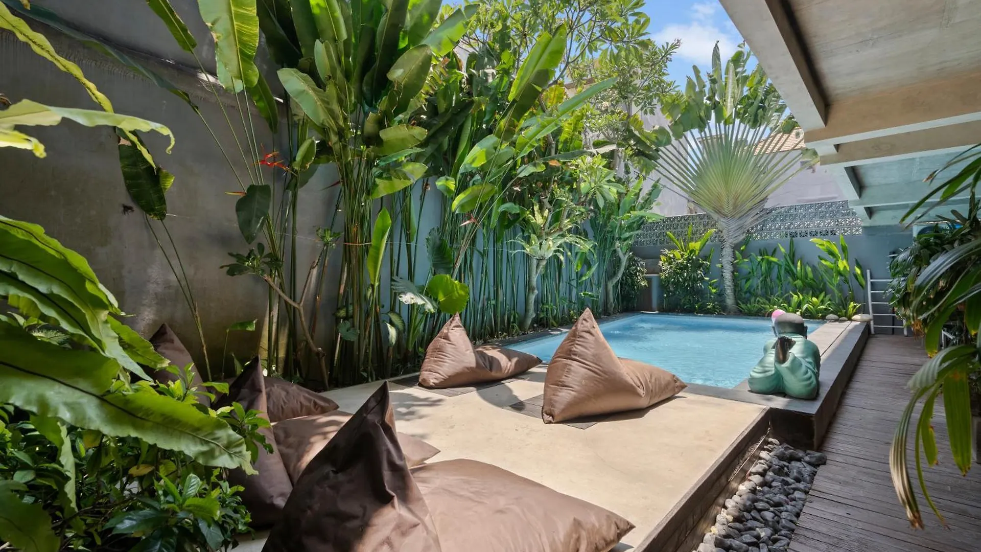 Modern Apartment With Shared Pool - By The Beach Seminyak