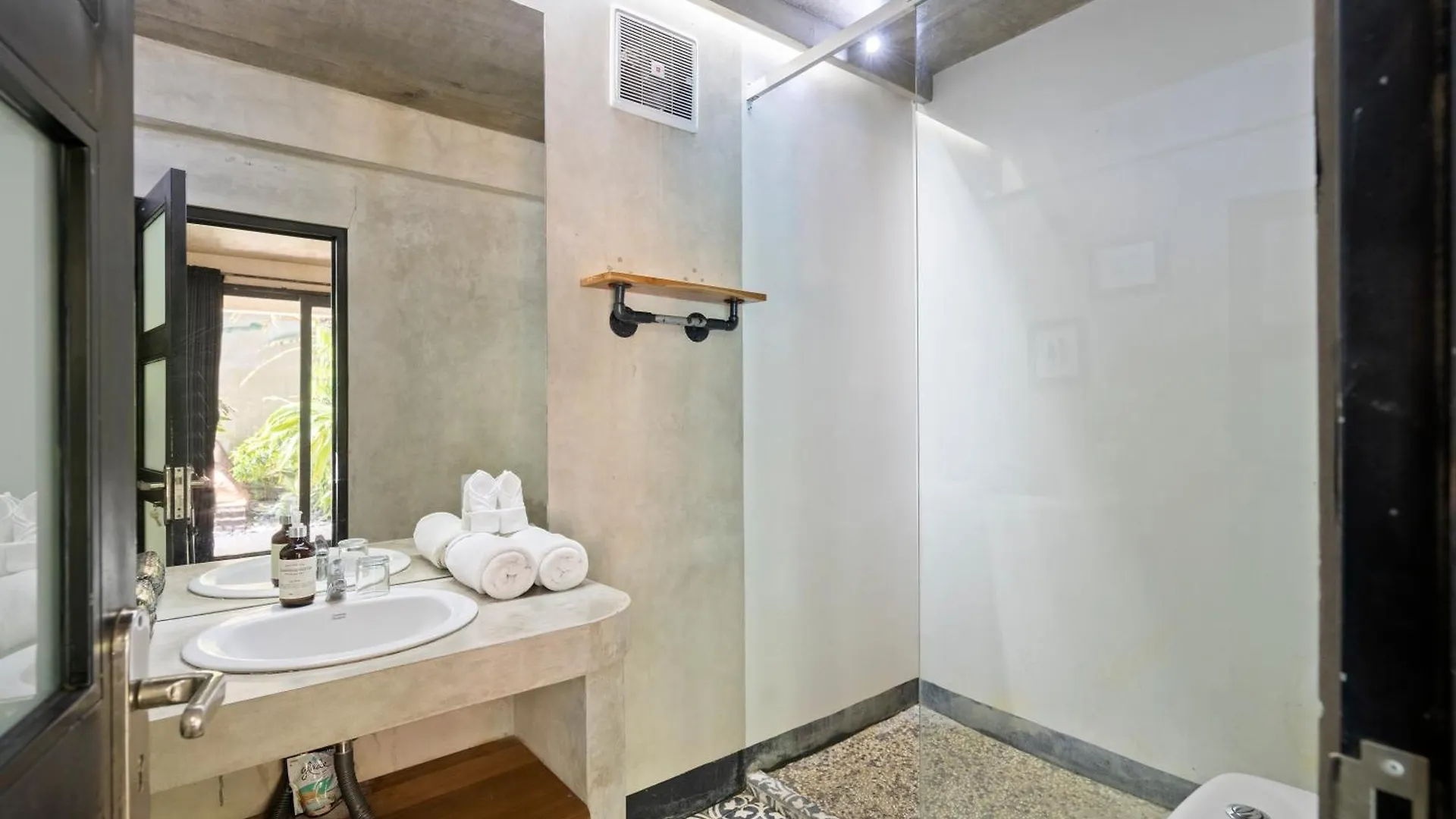 Modern Apartment With Shared Pool - By The Beach 塞米亚克 印尼