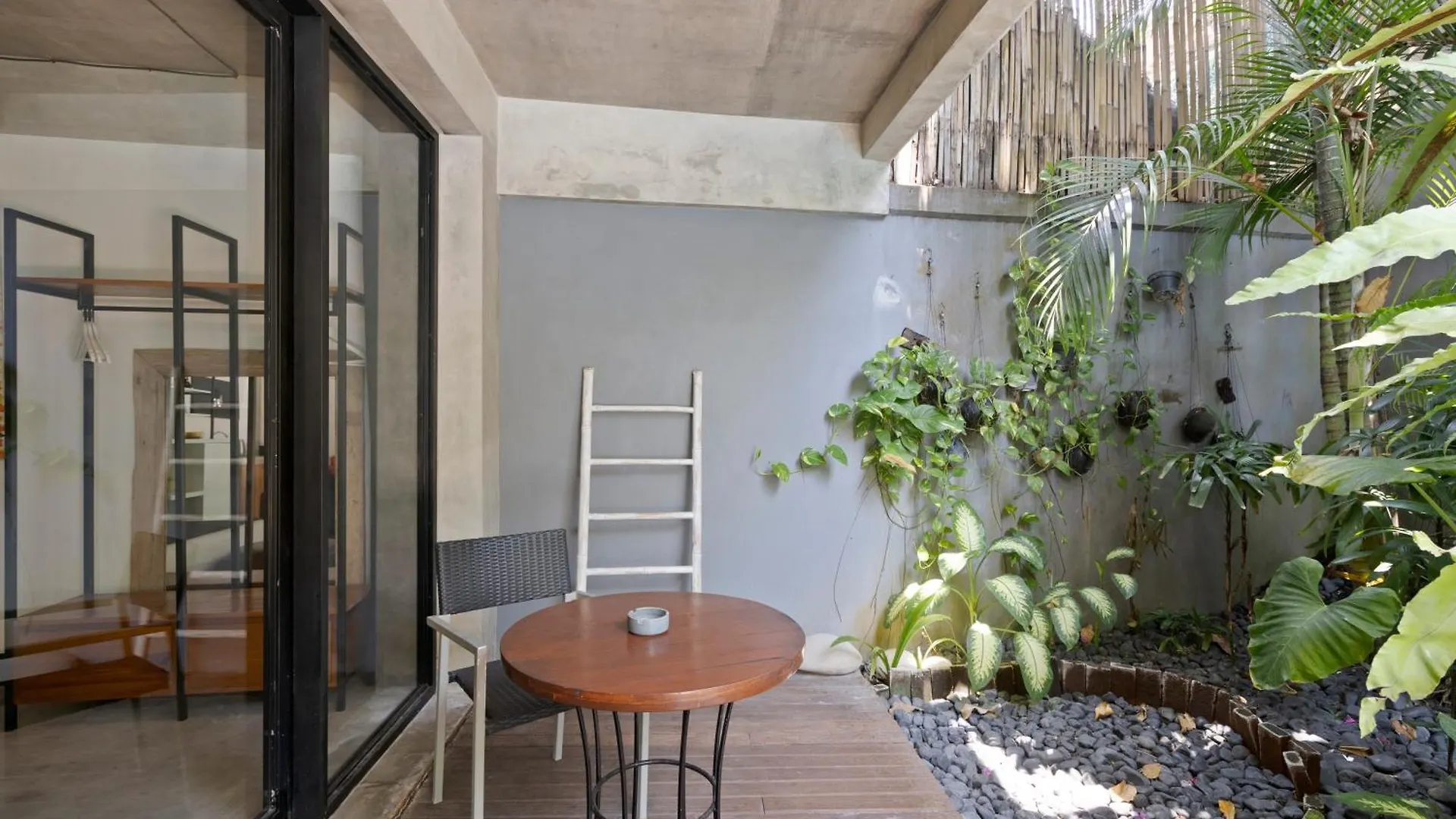 Modern Apartment With Shared Pool - By The Beach 塞米亚克